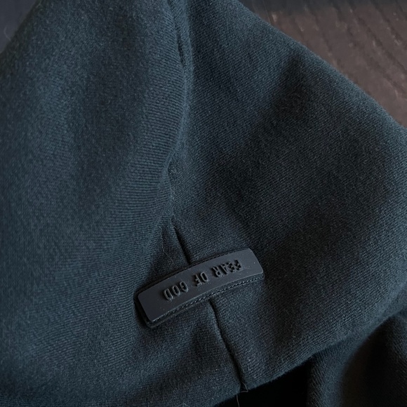 Essentials Fear Of God Unisex Sweatshirt Hoodie 3D Logo Black MEDIUM RN090233 - Picture 2 of 9